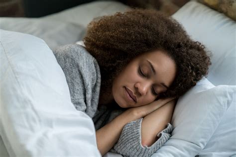 Nov 14, 2019 · People are most likely to be at their sleepiest at two points: between 1 p.m. and 3 p.m. and between 2 a.m. and 4 a.m. The better the quality of sleep you get, the less likely you are to ... 